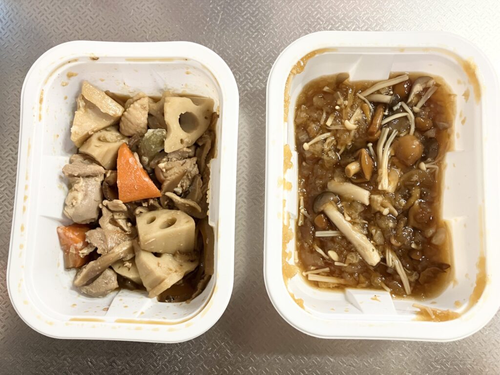 ツクリオのきのこおろしだれ（アジ竜田用・右）とがめ煮（左）の中身